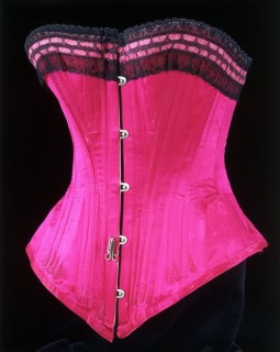 Corset of satin with hand­made bobbin lace, possibly made in England, 1890­1895.