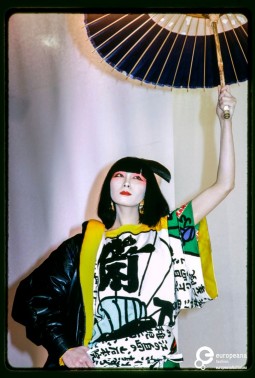 Fashion show of Kansai Yamamoto winter 1981-1982 women's ready-to-wear collection. Model: Sayoko Yamaguchi. Photo by Paul van Riel. Paris, 1981. Photo © Paul van Riel / HH. All rights reserved.