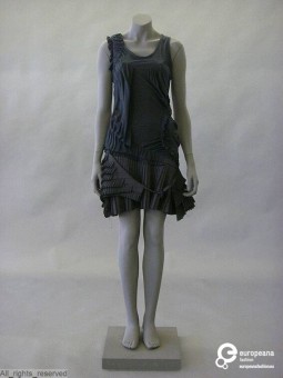 'Delyth', dress designedby Bruno Pieters, 2004. Courtesy MoMu - Modemuseum Provincie Antwerpen, all rights reserved.